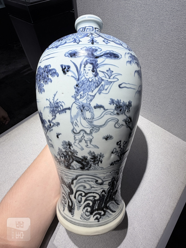 明天顺 青花药神人物梅瓶 - 图11